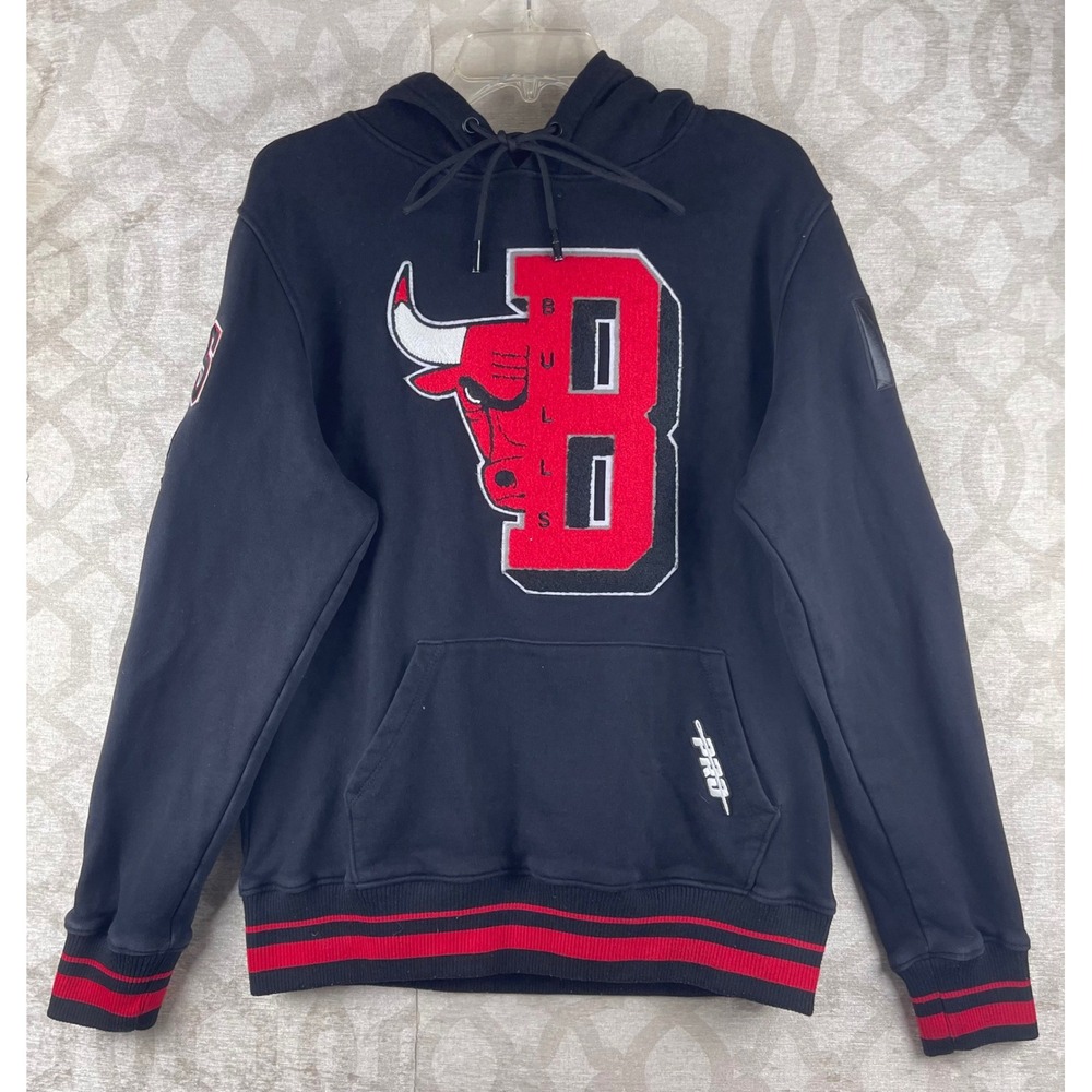 Pro Standard Chicago Bulls NBA Men Medium Black Chenille Patch Hoodie Sweatshirt